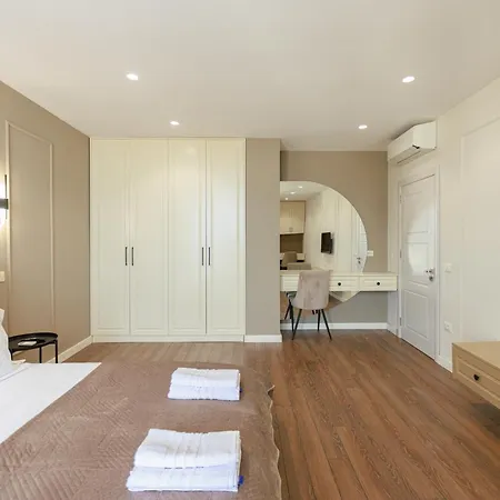 Modern Seaview 2 Bedroom By Mone Dıraç