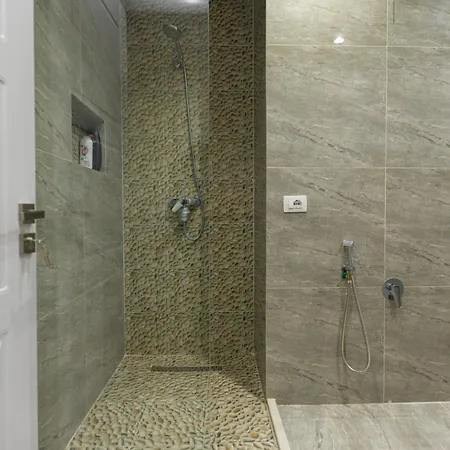 Modern Seaview 2 Bedroom By Mone Daire