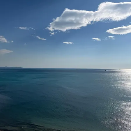Modern Seaview 2 Bedroom By Mone *